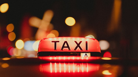 Transportation from Savannah Airport. a glowing taxi sign